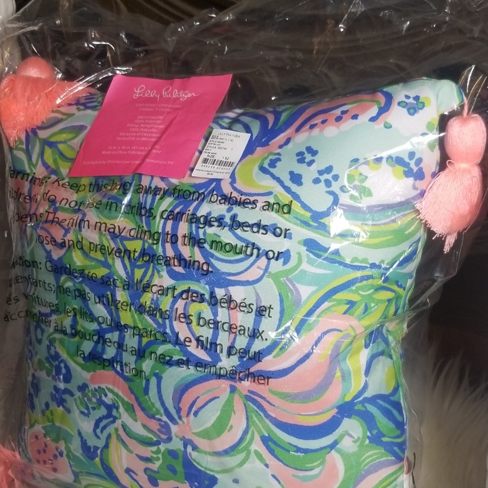 1 pillow - Picture 2 of 4